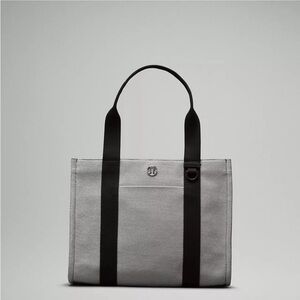 Lululemon Two Tone Canvas Tote Bag 10L in Black and White